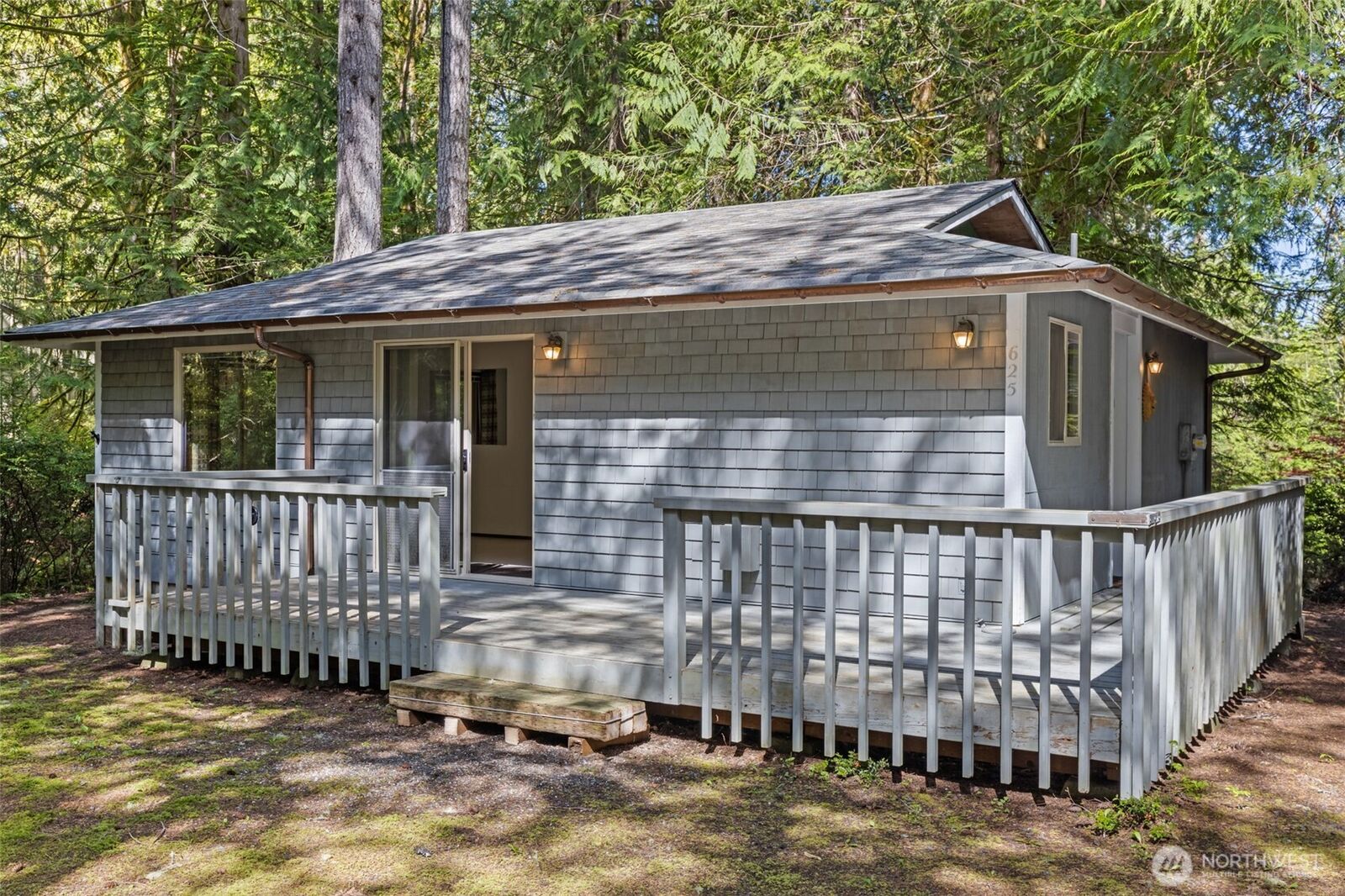Property Photo:  625 E Pointes Drive W  WA 98584 