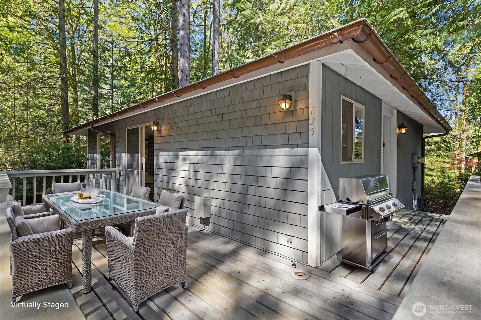 Property Photo:  625 E Pointes Drive W  WA 98584 