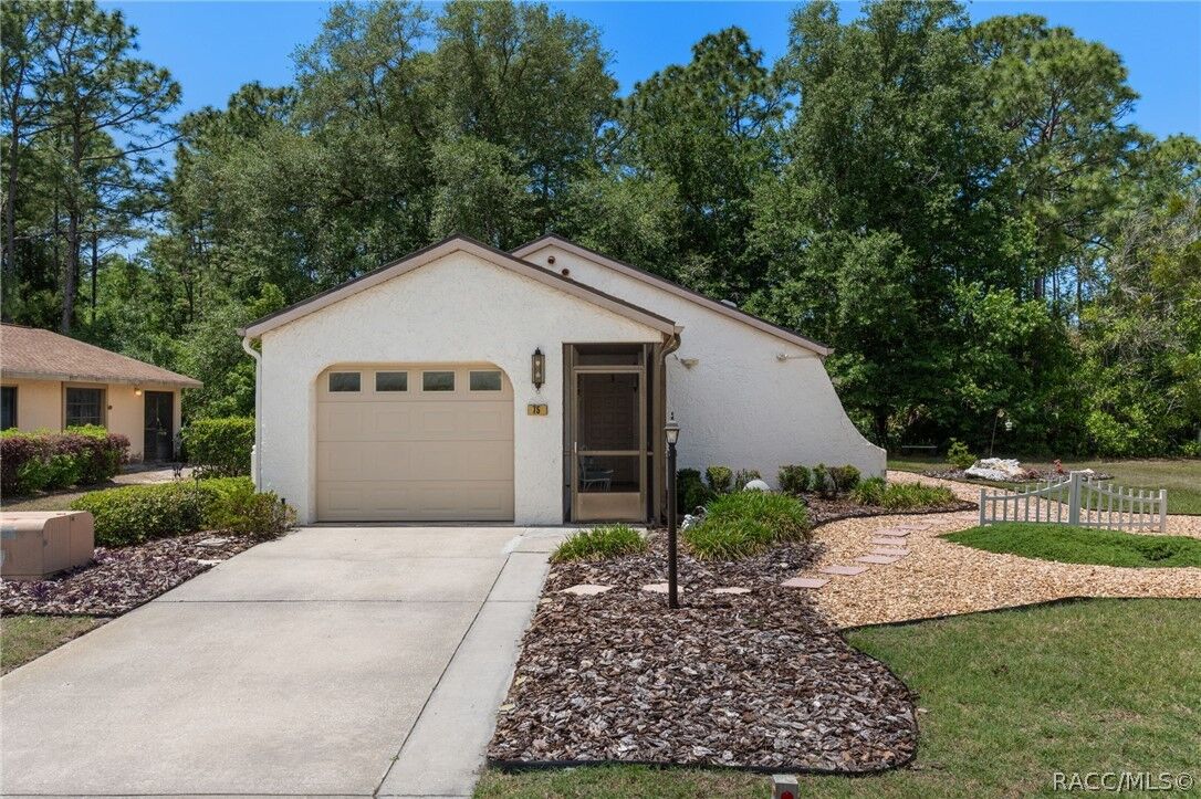 Property Photo:  75 Chinaberry Circle  FL 34446 