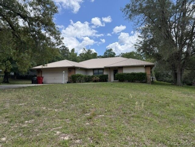 Property Photo: 3046 E Squirrel Court FL 34452