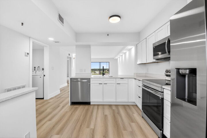 Property Photo: 6866 Huntington Lane 707 FL 33446