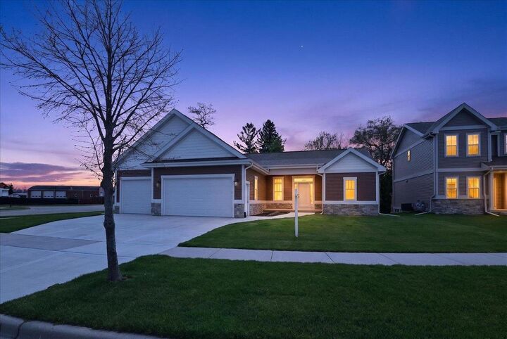 Property Photo:  80 Oak Ridge Trail  WI 53531 
