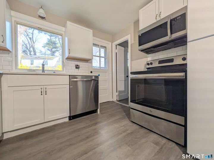 Property Photo:  414 Salmon Brook Street  CT 06035 
