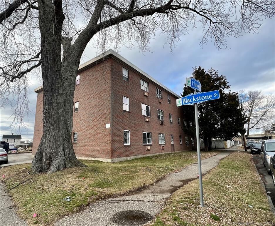 Property Photo:  85-87 Union Avenue A2  CT 06607 