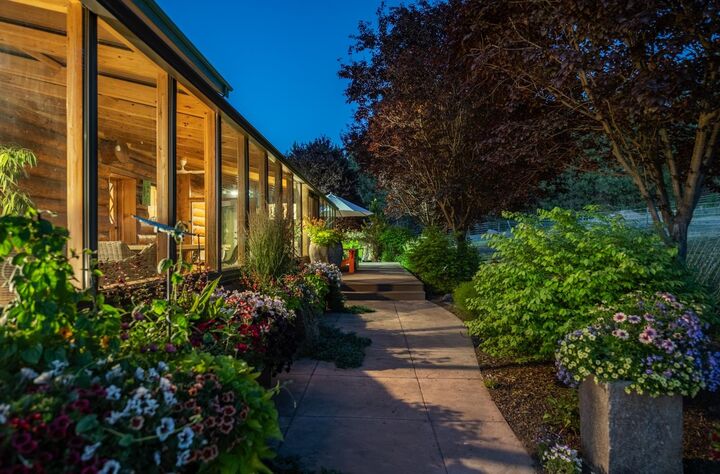 Property Photo:  5024 E Stoughton Rd  WA 99036 