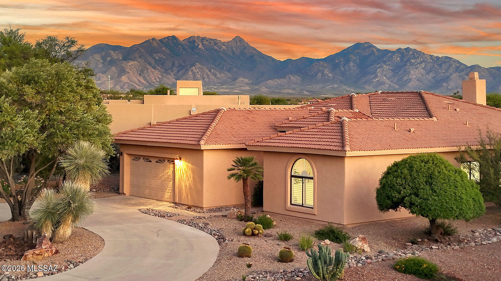 Property Photo:  810 E Josephine Canyon Drive  AZ 85614 