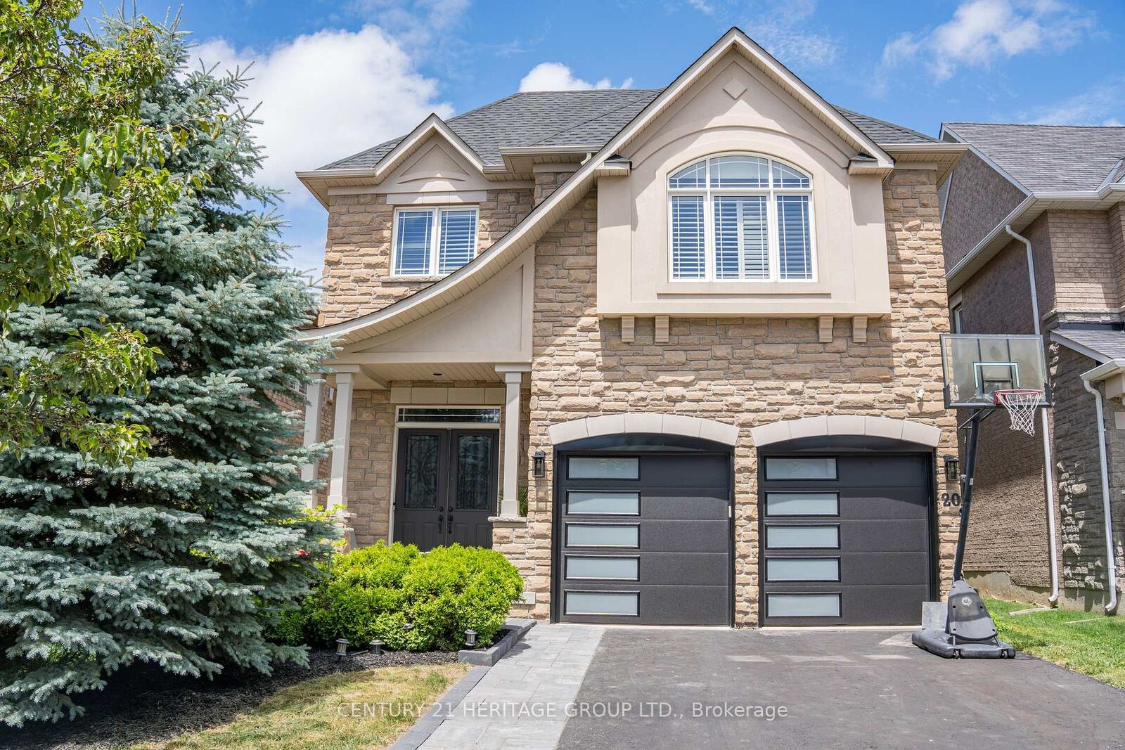 Property Photo:  20 Altus Park Drive  ON L6A 0Z5 