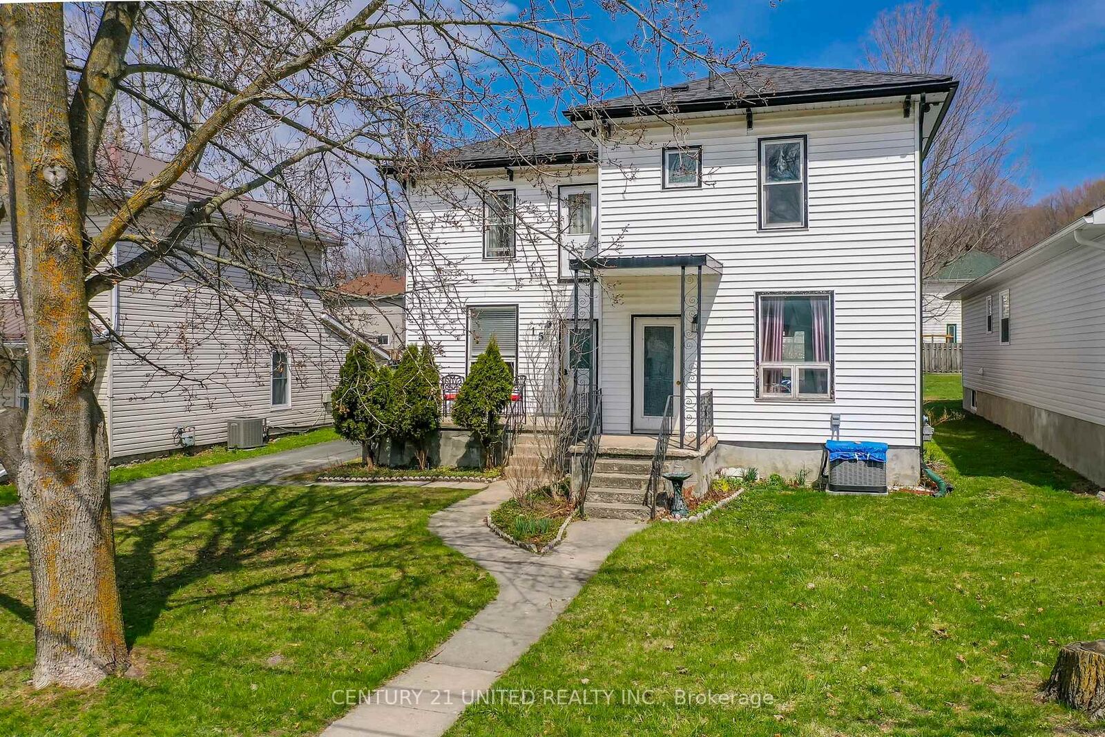 Property Photo: 15 Mathison Street E ON K0L 1Z0