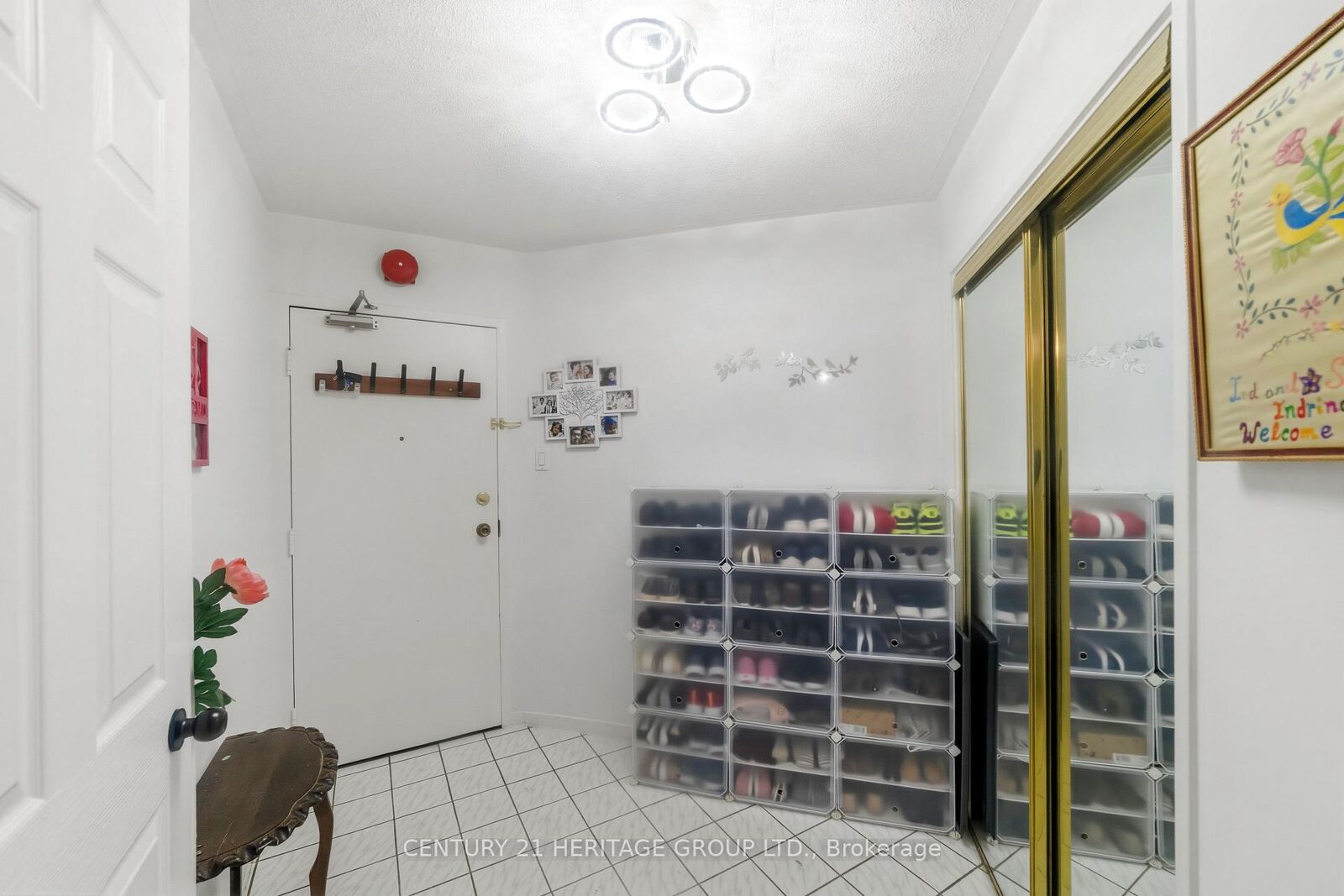 Property Photo: 2323 Confederation Parkway 1408 ON L5B 1R6