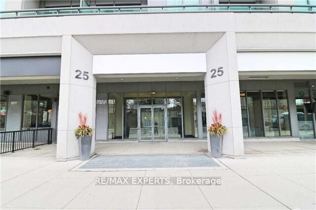 25 Lower Simcoe Street 728 — photo 1