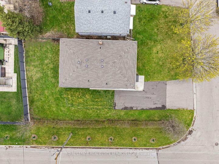 Property Photo: 873 Sixth Street ON L5E 1N5