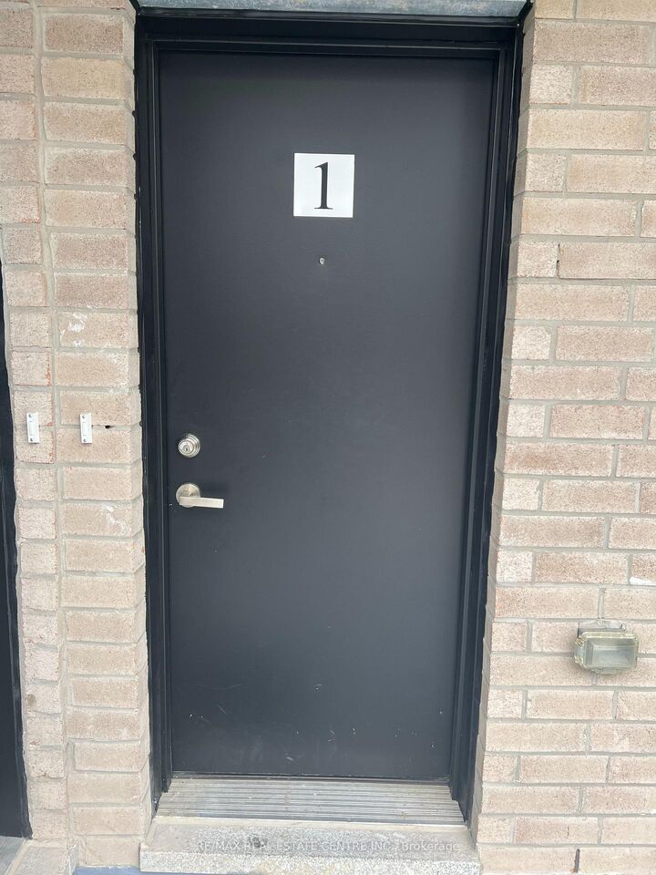 Property Photo:  3421 Ridgeway Drive 1  ON L5L 0B9 