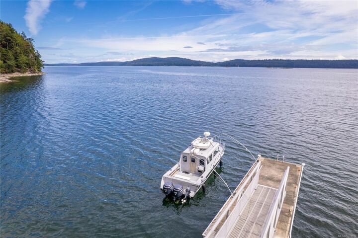 Property Photo:  144 Sunrise Point Rd  BC V0R 2Y0 