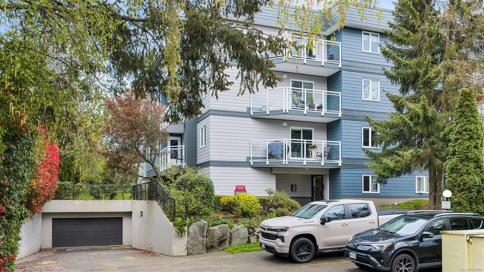 Property Photo: 949 Cloverdale Ave #8 BC V8X 2T4