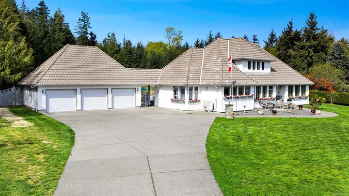 Property Photo: 2304 Boulding Rd BC V8H 1B6