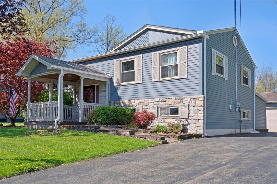 Property Photo:  1355 Wakefield Dr  PA 16148 