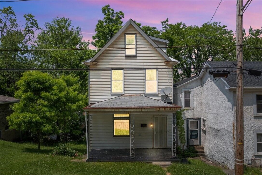 Property Photo:  1567 Princeton Blvd  PA 15221 