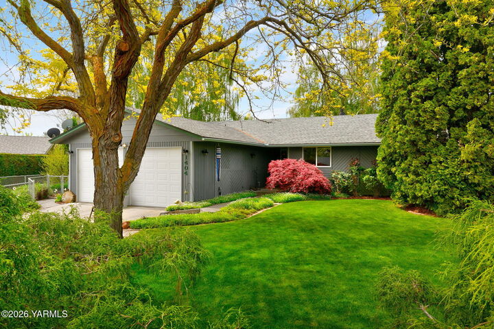 Property Photo:  1404 S 49th Pl  WA 98908 