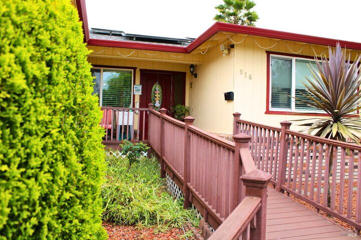 Property Photo:  916 Renee Court  CA 95401 