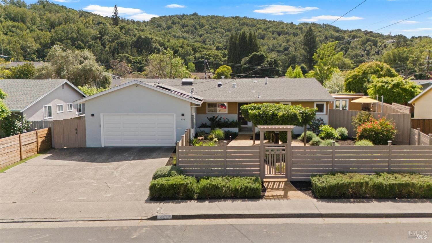 Property Photo:  493 Via Del Plano  CA 94949 