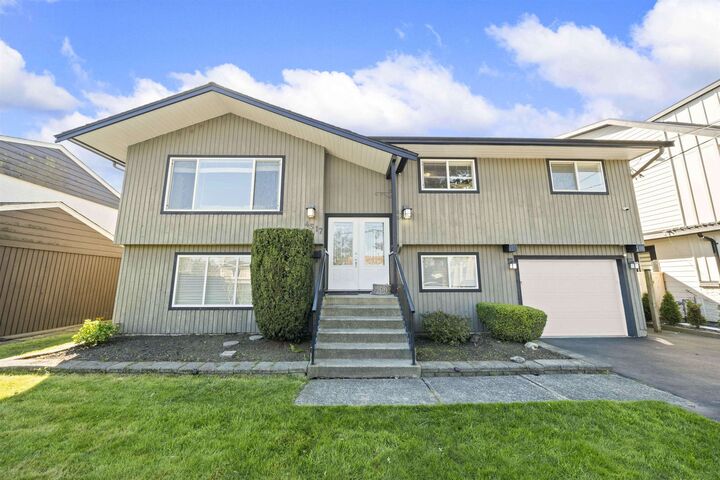 4517 46A Street — photo 1