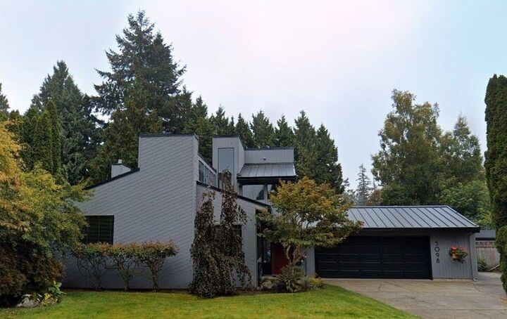 Property Photo: 5098 2 Avenue BC V4M 1C8