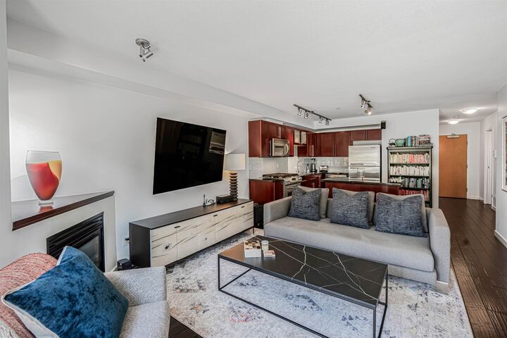 Property Photo: 122 E 3rd Street 207 BC V7L 1E6