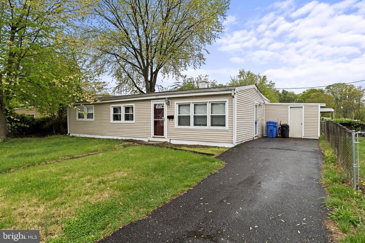 Property Photo:  520 S Maple Avenue  NJ 08052 