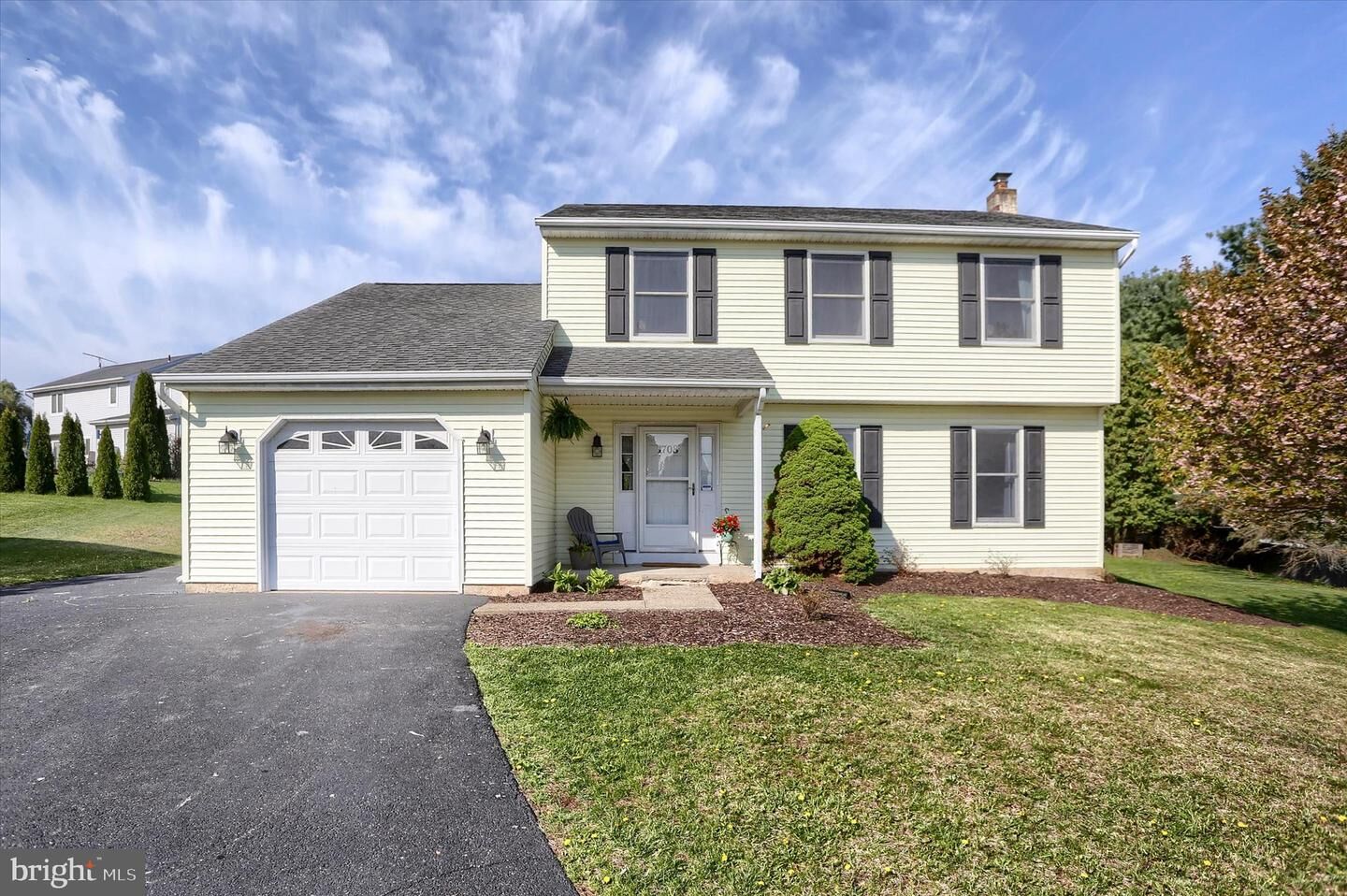 Property Photo:  1708 Deer Path Circle  PA 18951 