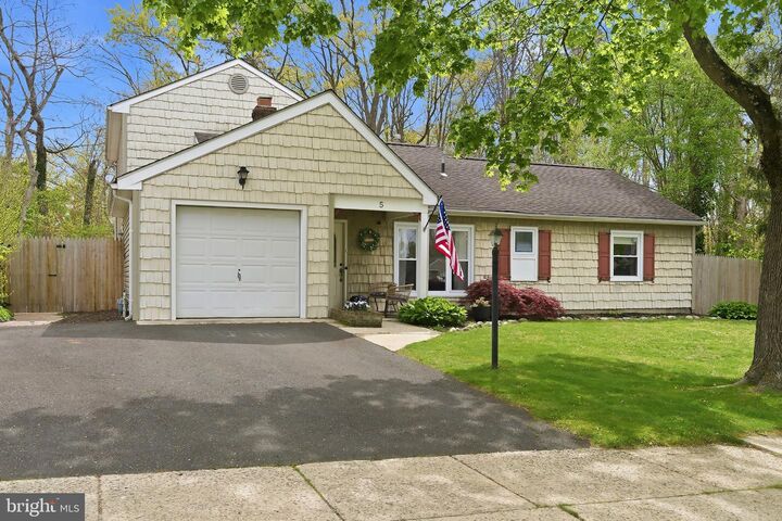 Property Photo:  5 Chestnut Way Circle  NJ 08005 