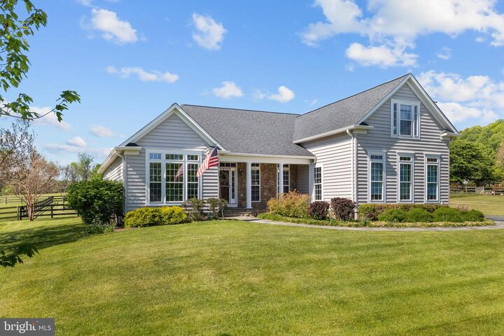 Property Photo:  35987 Birch Hollow Lane  VA 20132 
