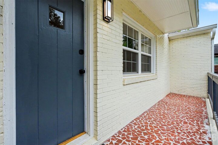 Property Photo:  4065 Hiddenbrook Drive  NC 28205 