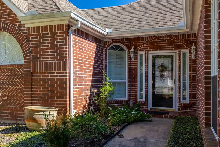 Property Photo: 1907 Emerald Court TX 77094
