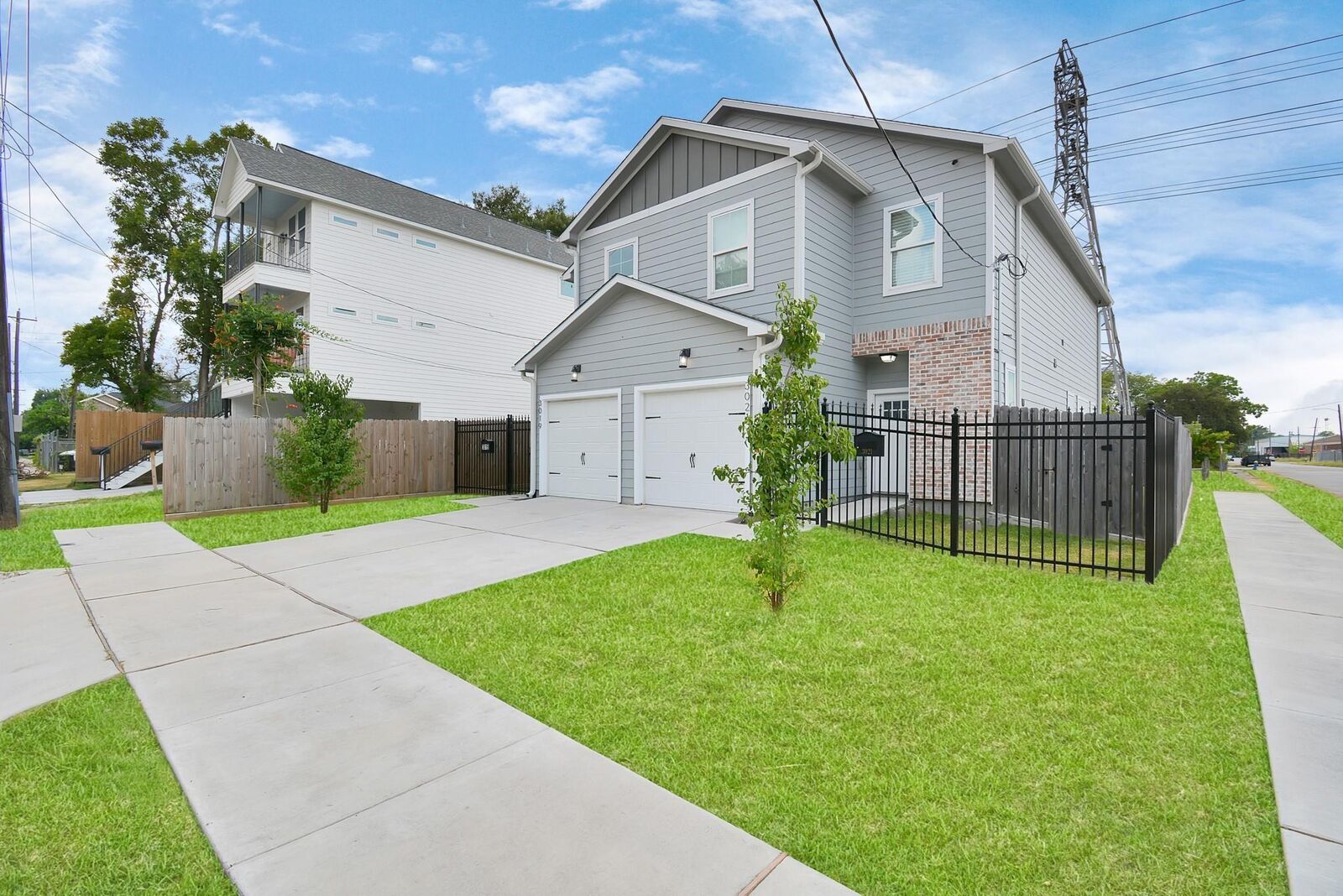 Property Photo:  3019 Elysian Street  TX 77009 