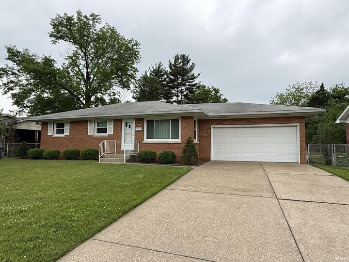 Property Photo:  1914 N Thomas Avenue  IN 47711-4468 