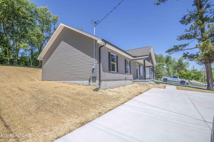 Property Photo:  912 McAdoo St  TN 37716 