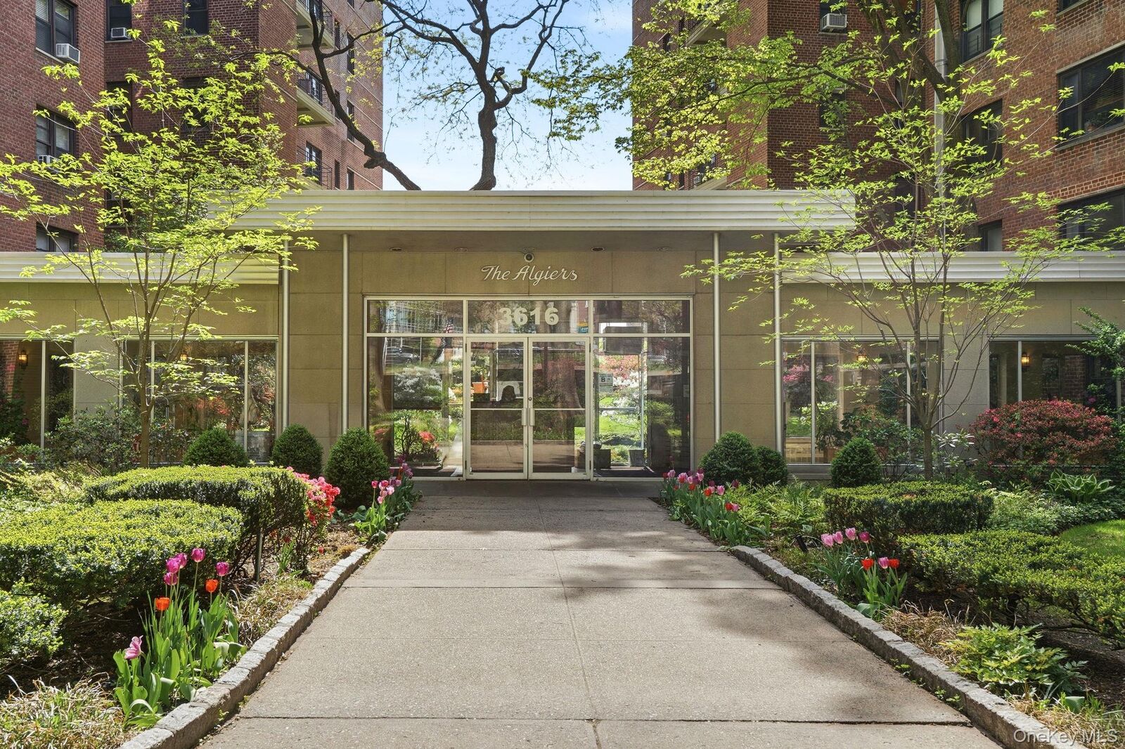 Property Photo:  3616 Henry Hudson Pkway N 3in  NY 10463 