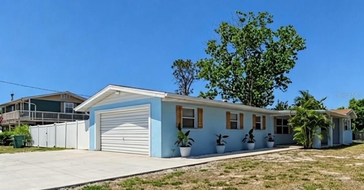 Property Photo:  2401 10th Street W  FL 34221 