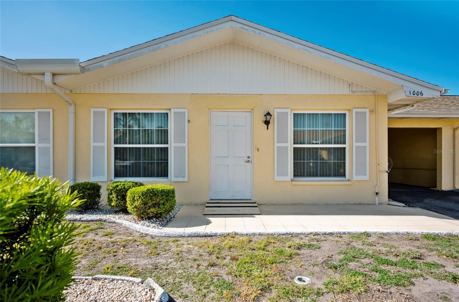 Property Photo:  1006 Burbank Court  FL 33573 