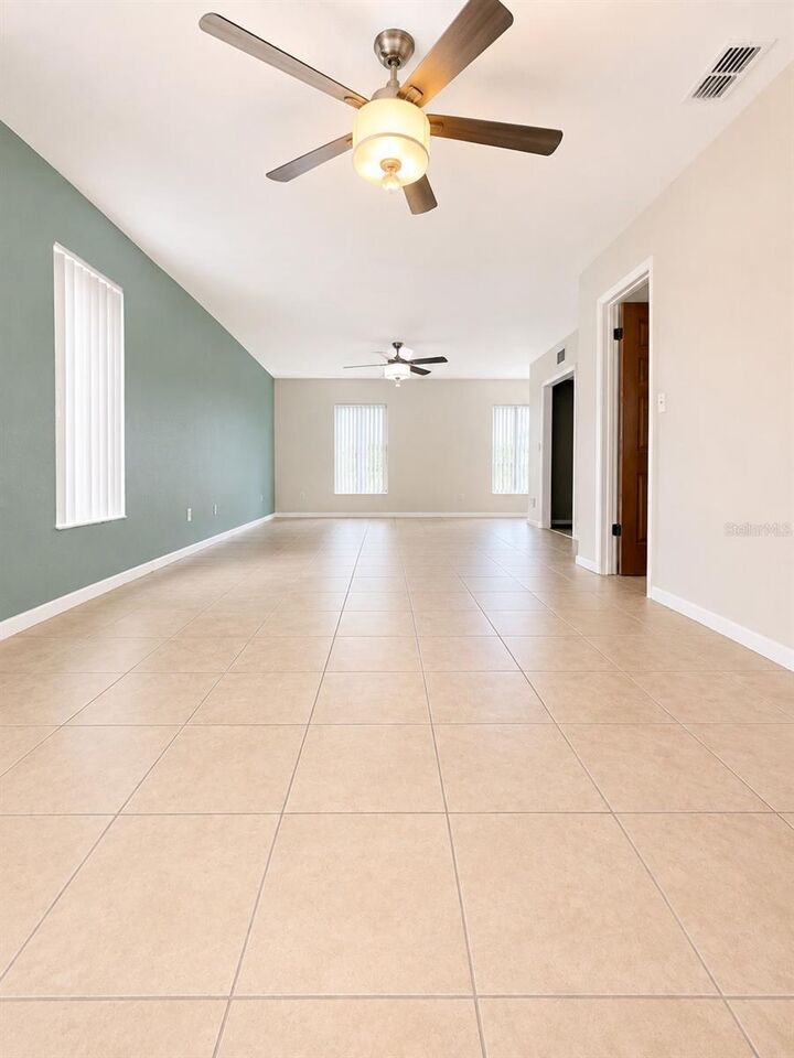 Property Photo: 8204 Trammell Trail FL 33619