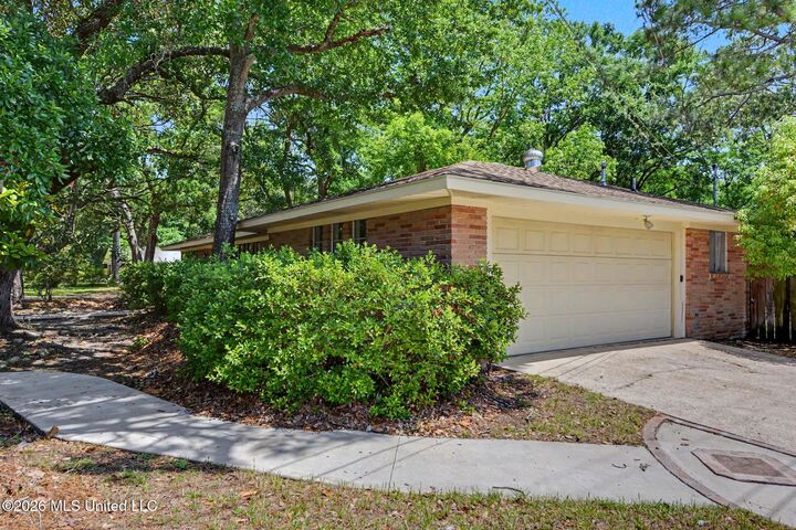 Property Photo:  831 Graveline Road  MS 39553 