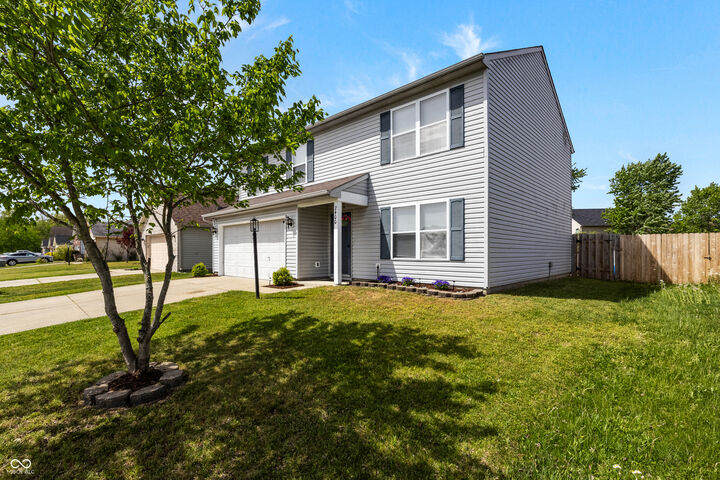 Property Photo:  2400 Lakecrest Drive  IN 47201 