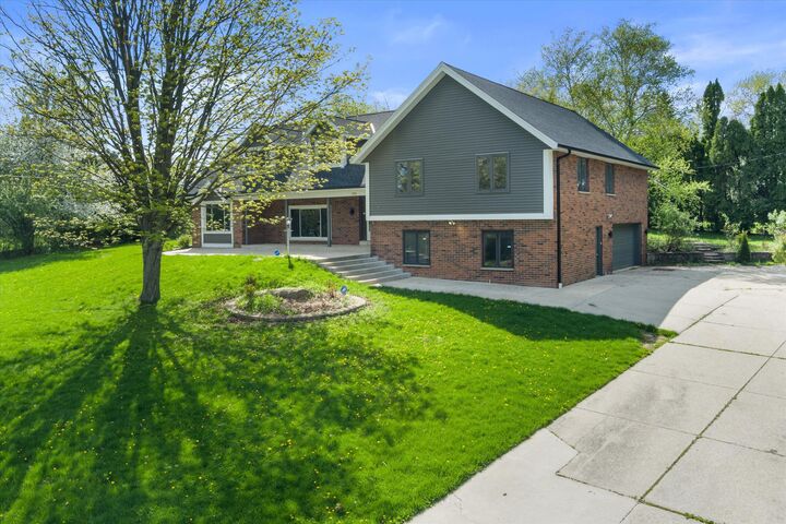 Property Photo:  2003 S Valley Spring Dr  WI 53151 