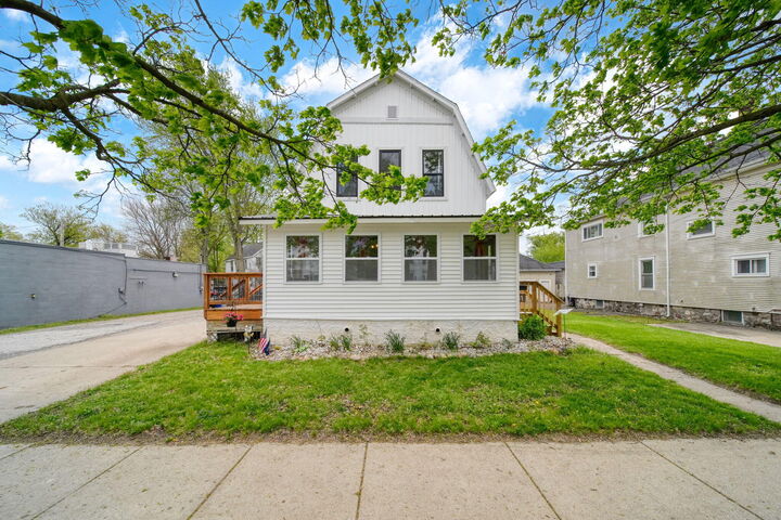 Property Photo:  81 Hillsdale Street  MI 49242 