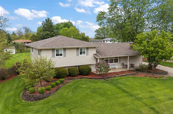 Property Photo:  