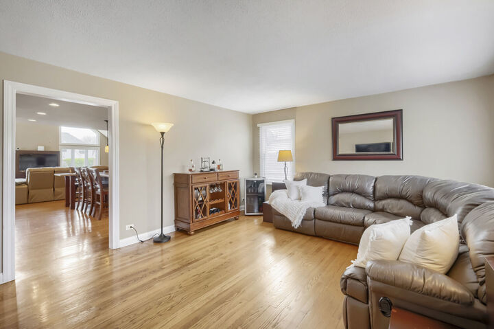 Property Photo:  513 N Howard Avenue  IL 60126 