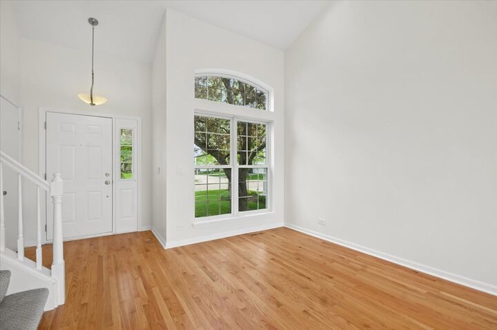 Property Photo:  5513 Chancery Way  IL 60156 