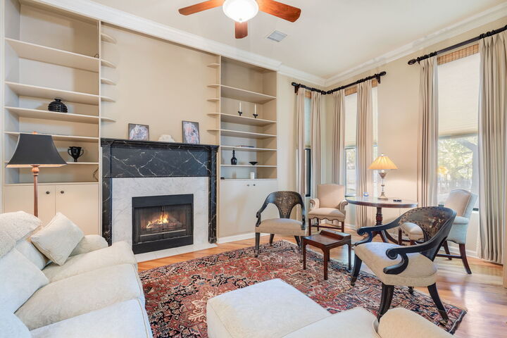 Property Photo:  2541 N Racine Avenue 1  IL 60614 
