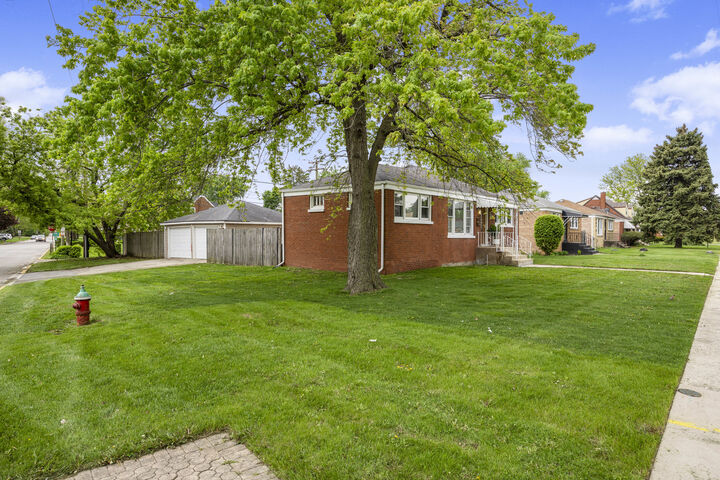 Property Photo:  4405 Butterfield Road  IL 60162 