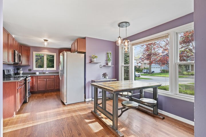 Property Photo:  420 S Oak Street  IL 60143 
